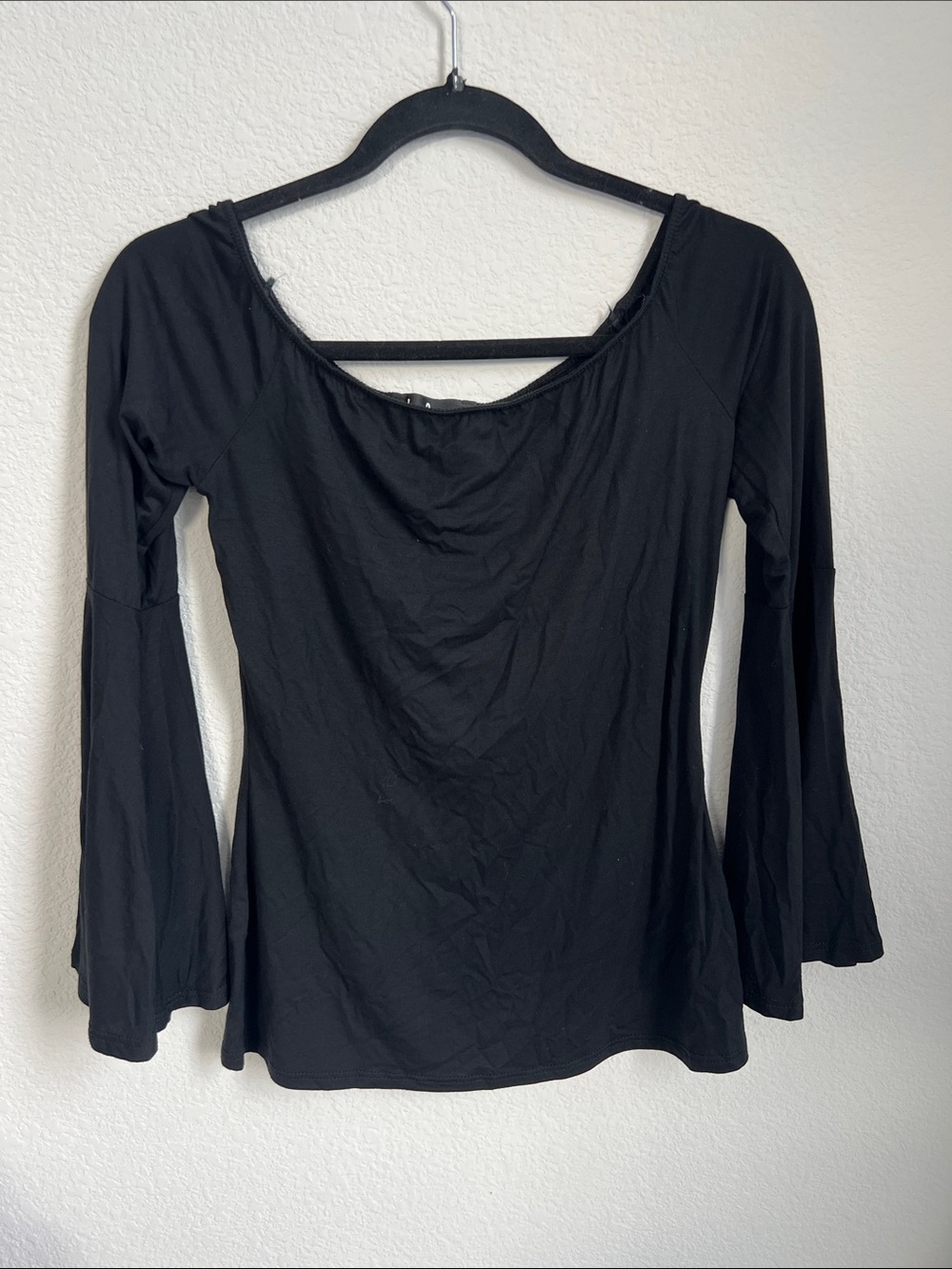 Lulu's Black Off-Shoulder Bell Sleeve Camisole - Picture 3 of 4